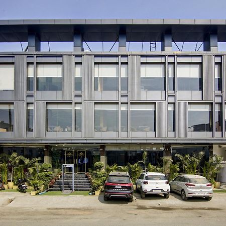 ניו דלהי Hotel The Prithvi Near Delhi Airport מראה חיצוני תמונה